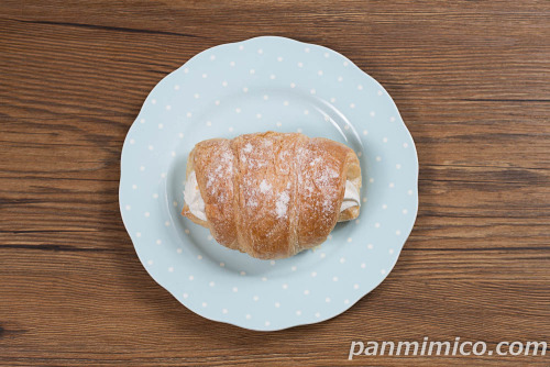 生クロワッサン(牛乳ホイップ)【ヤマザキ】上から撮った写真