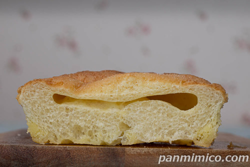 じわバタブール【ヤマザキ】断面の写真