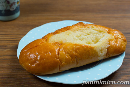 たっぷり食べたい ミルクシュガーぱん【ヤマザキ】斜めから撮った写真