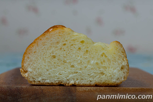 たっぷり食べたい ミルクシュガーぱん【ヤマザキ】断面の写真