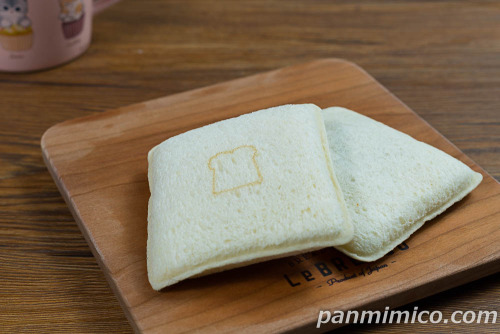 ランチパック(マロンあん&チョコホイップと小倉あん&抹茶ホイップ)【ヤマザキ】斜めから撮った写真