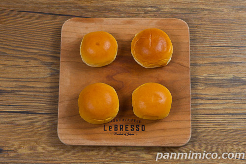 薄皮とコンビニ各社のミニクリームパン上から撮った写真