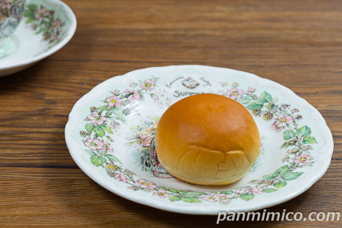 ミニクリームパン　4個入【ローソン】斜めから撮った写真