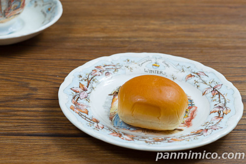 ミニクリームパン5個入【ファミリーマート】斜めから撮った写真