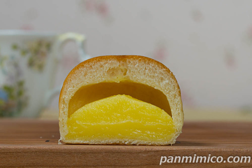 ７プレミアムクリームパン４個入【セブンイレブン】断面の写真