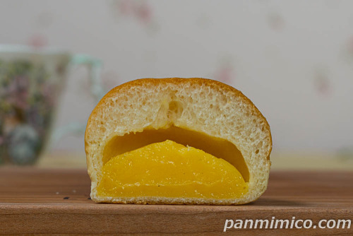 ミニクリームパン　4個入【ローソン】断面の写真