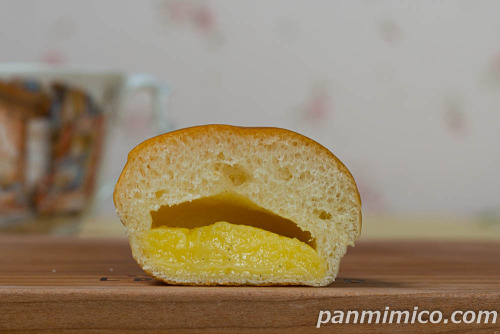 ミニクリームパン5個入【ファミリーマート】断面の写真