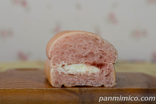 兵庫県産あまクイーン使用 いちごジャムのちぎりパン【セブンイレブン】断面の写真