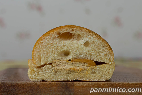 きなこコッペ【フジパン】断面の写真