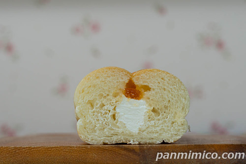 大阪みかんのジュレ＆ホイップフランス【ローソン】断面の写真