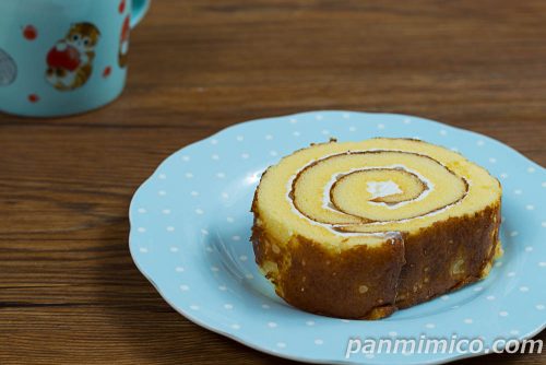 焼きチーズロール（北海道産チーズ）【ヤマザキ】斜めから撮った写真