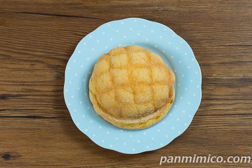 塩バターメロンパン（赤穂市産の塩使用【ヤマザキ】上から撮った写真