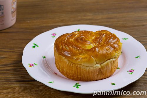 カスターブレッド　オレンジ風味【セブンイレブン】斜めから撮った写真