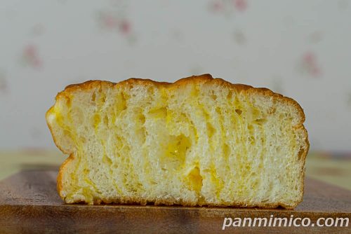 カスターブレッド　オレンジ風味【セブンイレブン】断面の写真