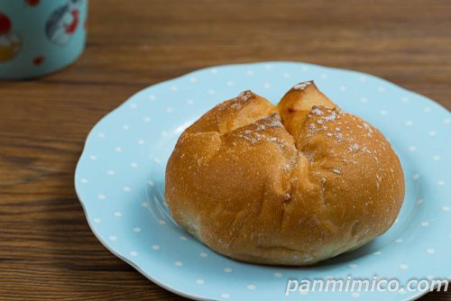 ハニーチーズフランスパン【ヤマザキ】斜めから撮った写真