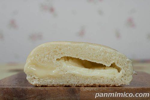 北海道生クリームのミルククリームパン【第一パン】断面の写真