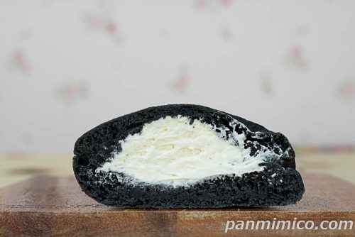 ダークドーナツ【フジパン】断面の写真