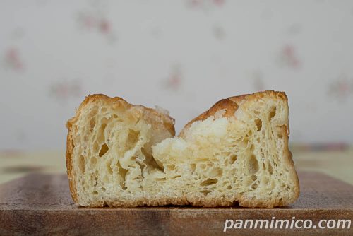 シュガーバターフリル【フジパン】断面の写真