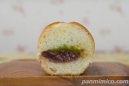 国産小麦 ずっしりつぶあん＆抹茶フランス【Pasco】断面の写真