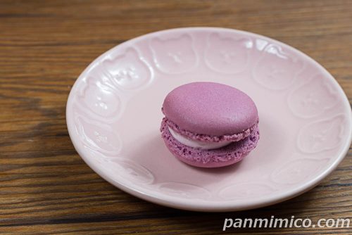 ７プレミアム　マカロンあまおう苺＆山ぶどう【セブンイレブン】山ぶどう斜めから撮った写真