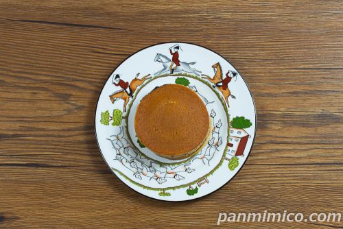 クリームたっぷり生どら焼（コーヒーゼリー＆コーヒー風味ホイップ）【ヤマザキ】上から撮った写真