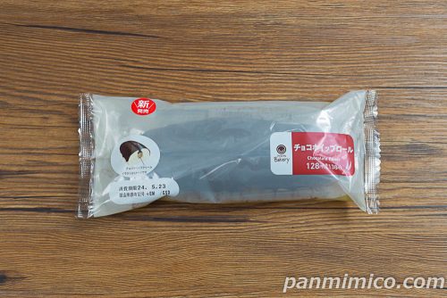 チョコホイップロール【ファミリーマート】上から撮った写真
