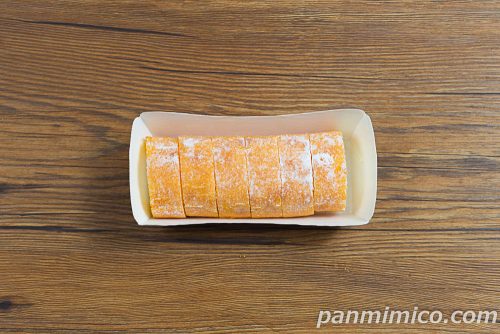７プレミアム　ふわもちロールケーキ・ミルク【セブンイレブン】上から撮った写真