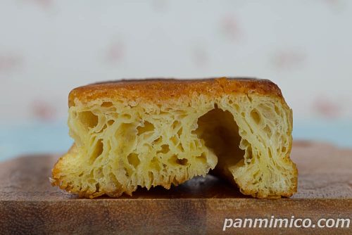 じわるバターみたいなデニッシュ【ファミリーマート】断面の写真