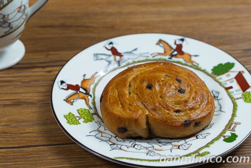 サポート®ブレッド　チョコ＆バナナ　2個入【ローソン】斜めから撮った写真