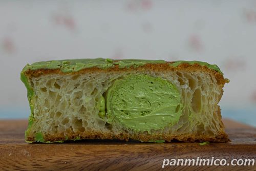 森半　お抹茶クロワッサンロール【ローソン】断面の写真