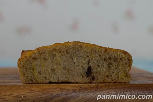 サポート®ブレッド　チョコ＆バナナ　2個入【ローソン】断面の写真