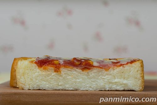 ピザトースト【ヤマザキ】断面の写真