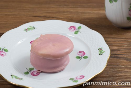 生　チョコパイWベリーのショートケーキ【ロッテ】斜めから撮った写真