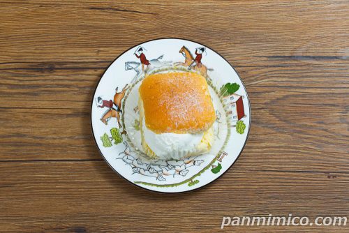 クリームがおいしい ふわふわ台湾カステラ【ファミリーマート】上から撮った写真