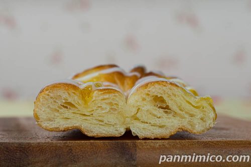 レモンデニッシュ（和歌山県産レモンのジュレ使用）【ヤマザキ】断面の写真