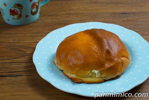 生ぶーる　くりぃむ【フジパン】斜めから撮った写真