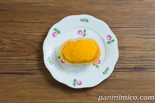 マンゴーラッシー風味の蒸しケーキ＆プリン【ヤマザキ】上から撮った写真