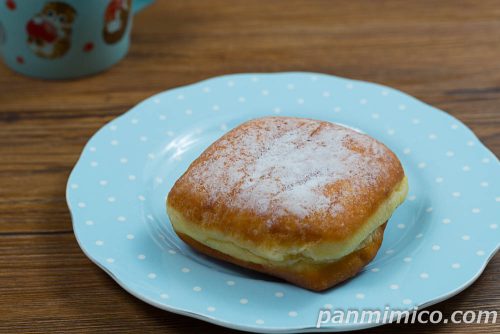 ほわかるドーナツ【YKベーキングカンパニー】斜めから撮った写真