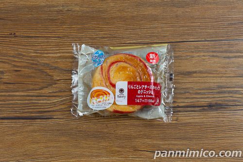りんごとレアチーズホイップのデニッシュ【ファミリーマート】パッケージの写真