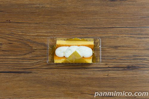 ワンハンドなプレミアムロールケーキ【ローソン】上から撮った写真