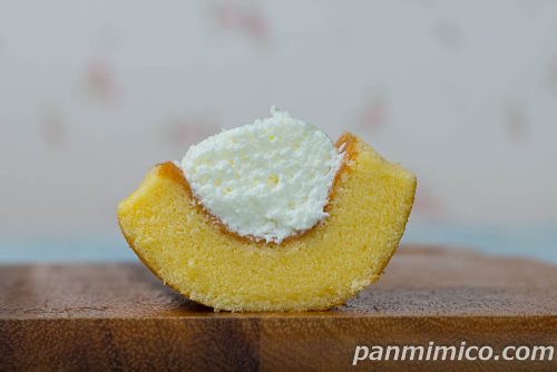 ワンハンドなプレミアムロールケーキ【ローソン】断面の写真