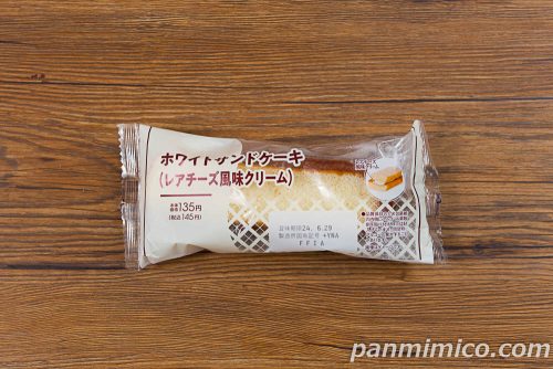 ホワイトサンドケーキ（レアチーズ風味クリーム）【ファミリーマート】パッケージの写真