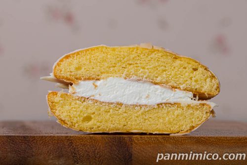 塩バニラクリームサンド【ファミリーマート】断面の写真