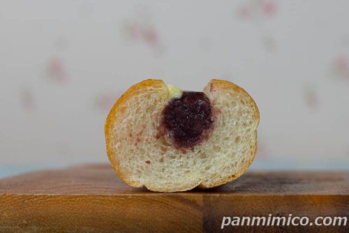 たっぷりあんバターフランスパン【ヤマザキ】断面の写真