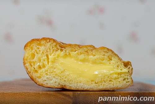 極生ドーナツ（カスタード）【ヤマザキ】断面の写真