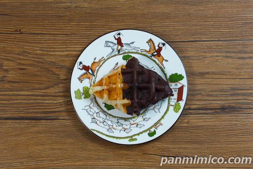 冷やして食べるクロッフル　カスタードクリーム入り【ファミリーマート】上から撮った写真