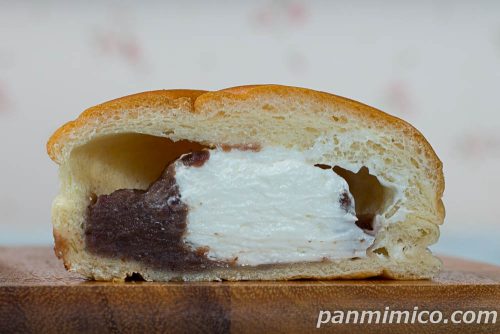 生あんぱん ほいっぷ【フジパン】断面の写真