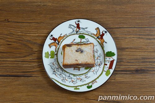 しっとりとしたパウンドケーキ(ホイップクリーム)【ヤマザキ】上から撮った写真