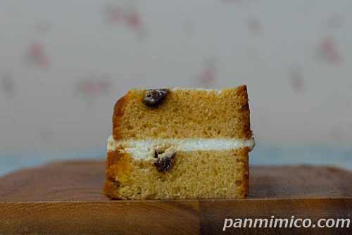 しっとりとしたパウンドケーキ(ホイップクリーム)【ヤマザキ】断面の写真