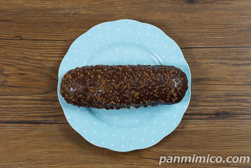 クランチチョコロール　塩ミルクホイップ【ローソン】上から撮った写真